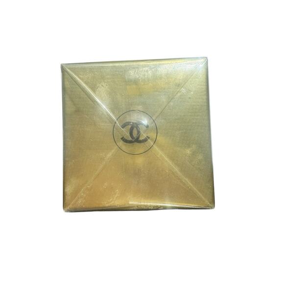 CHANEL Sublimage L'Essence Lumiere Ultimate Light Revealing Concentrate 1.35oz - Picture 5 of 6